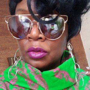 Meet your Posher, Crystal